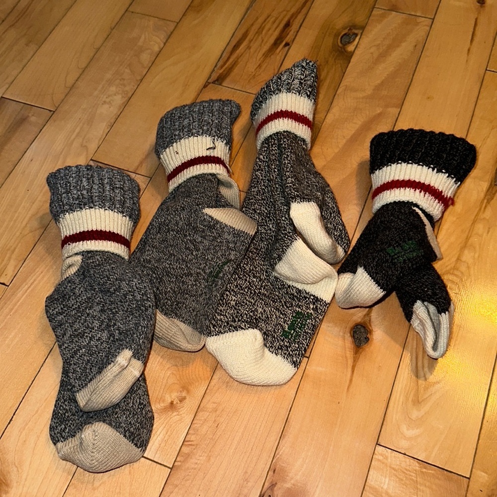 4 pairs of Roots socks fit 7-9 year olds